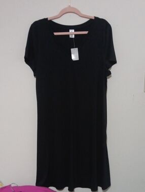 West Loop Black V-Neck Short Sleeve Top